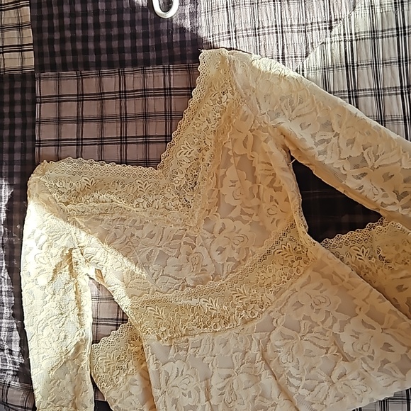 Lace dress - Picture 1 of 6